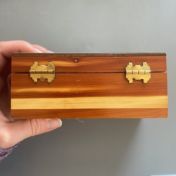 Vintage Unicorn wooden trinket box, from Las Vegas, Nevada - Picture 7 of 13